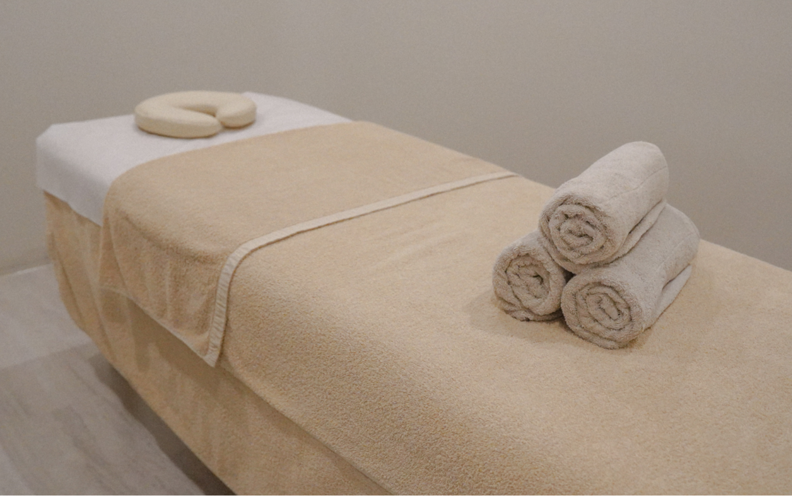 施術ルーム 1。こちらのお部屋で着替えをして頂きます